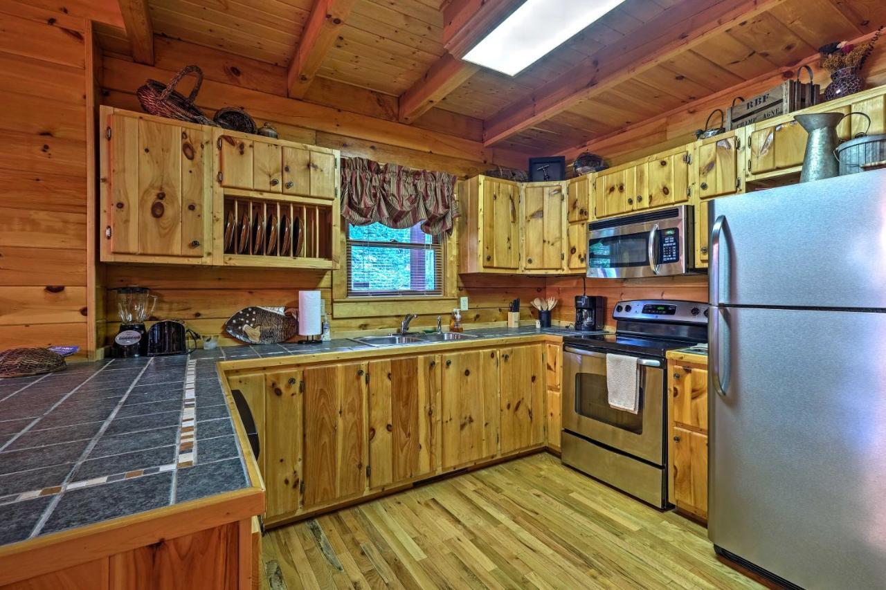 セバービル Pigeon Forge Cabin With Hot Tub, Grill And Pool Table!ヴィラ エクステリア 写真