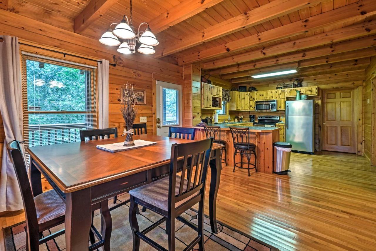 セバービル Pigeon Forge Cabin With Hot Tub, Grill And Pool Table!ヴィラ エクステリア 写真