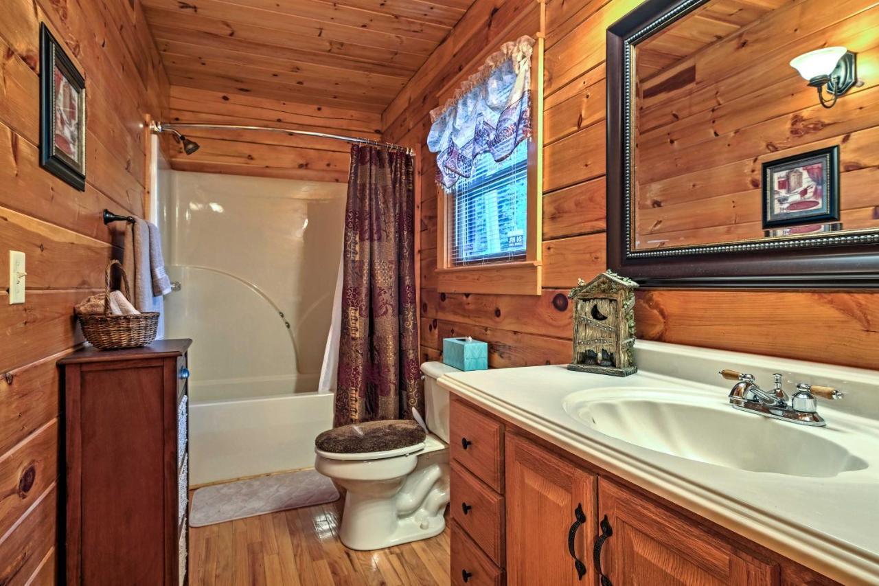 セバービル Pigeon Forge Cabin With Hot Tub, Grill And Pool Table!ヴィラ エクステリア 写真