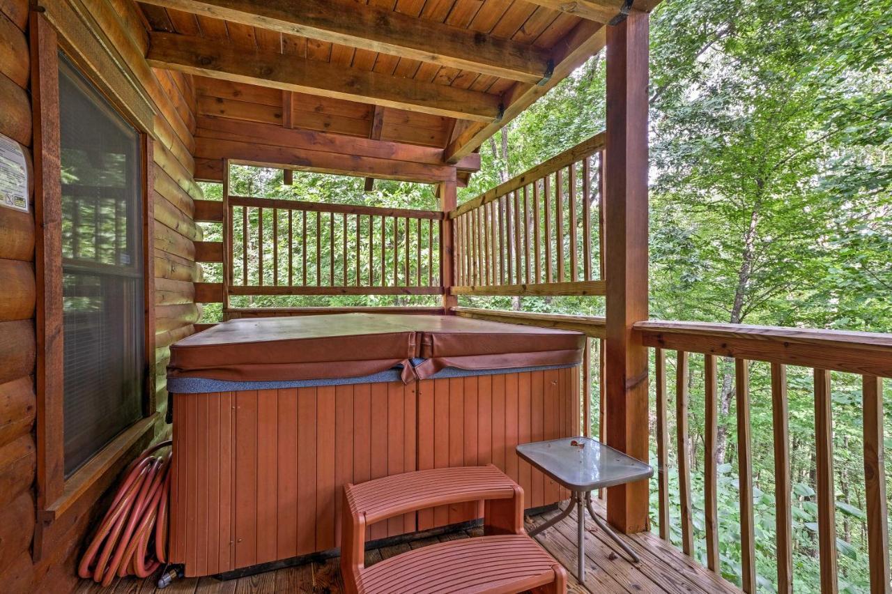 セバービル Pigeon Forge Cabin With Hot Tub, Grill And Pool Table!ヴィラ エクステリア 写真